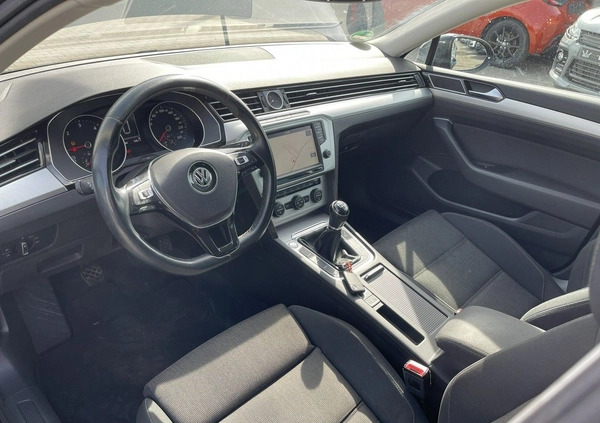 Volkswagen Passat cena 36900 przebieg: 246400, rok produkcji 2015 z Mikołajki małe 56